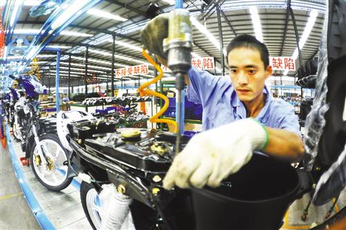 重庆首个服装抱团体吹响”集结号” 打造服装全产业链基地